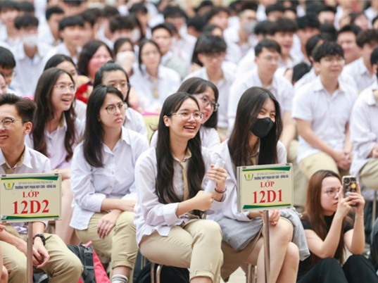 Đề thi Ngữ văn tốt nghiệp THPT 2025: Những mất cân bằng nhìn từ chuẩn đầu ra